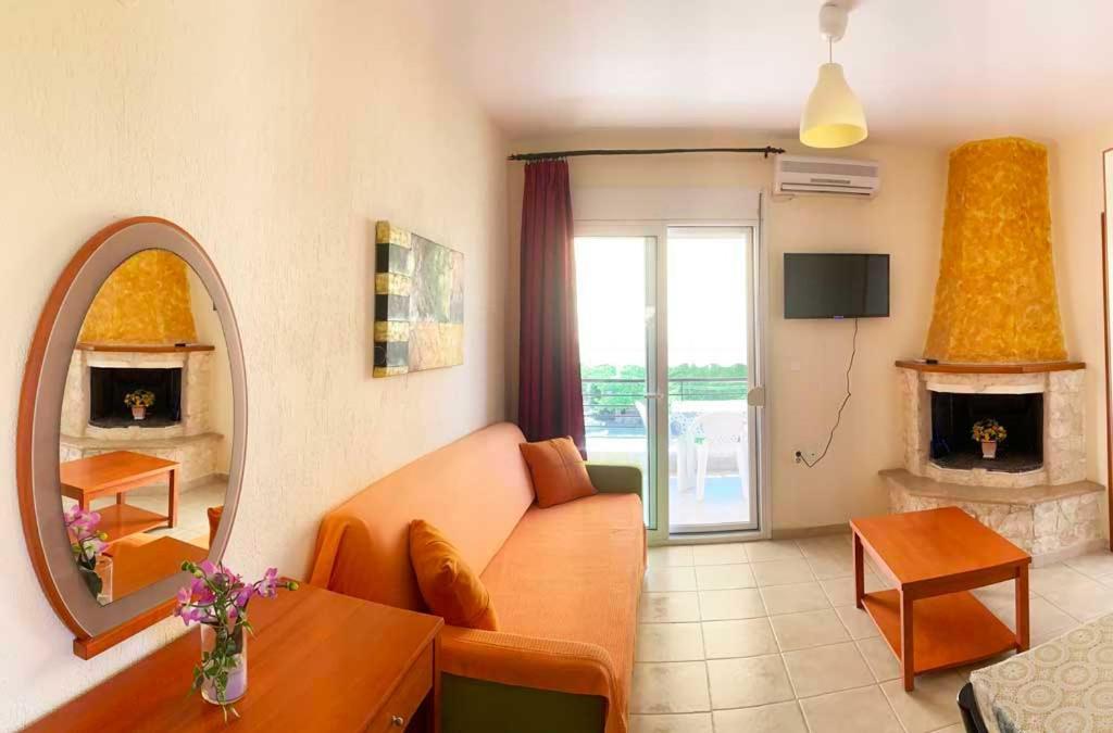 Helena'S Apartments - Nikiti Экстерьер фото