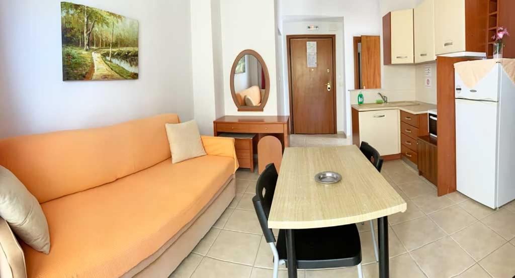 Helena'S Apartments - Nikiti Экстерьер фото
